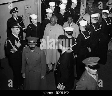 Visite de l'Empereur Hailé Sélassié d'Ethiopie sur l'USS Quincy en grand lac Amer, L'Egypte 1945 Banque D'Images