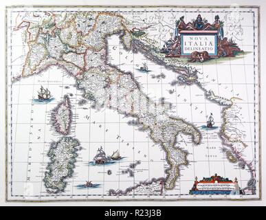 Carte de l'Italie, 1631, par Johannes Blaeu en fonction d'une carte par Giovanni Antonio Magini (d. 1617). Nova Italia Delineatio, 1631, par J. Blaeu (1598-1673) Banque D'Images
