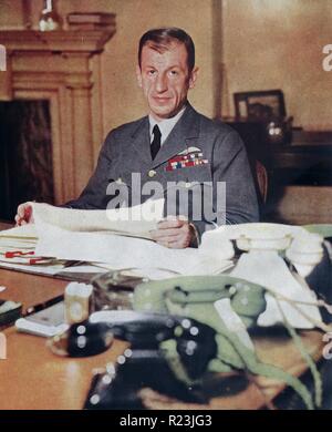 Photographie en couleur de l'Air Chief Marshal Sir Charles Portal (1893-1971), Maréchal de la Royal Air Force Charles Frederick Algernon portal portail, 1er vicomte de Hungerford KG, GCB, OM, DSO, MC & Bar était un haut officier de la Royal Air Force. Datée 1940 Banque D'Images