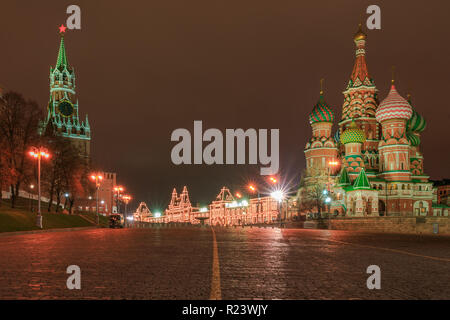 La Cathédrale Saint Baisil à Moscou dans la nuit Banque D'Images