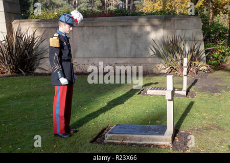 Sam 10 Nov 2018. L'ambassadeur français Jean-Pierre Jouyet à la section militaire française libre de diriger l'occasion d'un service d'attribution des médailles militaires. Banque D'Images