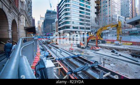 Août 2018, l'excavation et de pose de la voie ferrée continue sur la rue George et Jamison Sydney Section du nouveau réseau de train léger sur rail Banque D'Images