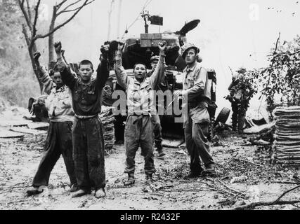 Us marine la capture des prisonniers de guerre de Corée du Nord. Guerre de Corée 1953 Banque D'Images