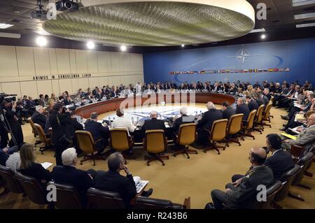 Chuck Hagel le secrétaire américain à la défense , assiste à la réunion de la Commission OTAN-Ukraine à Bruxelles, 2014 Banque D'Images