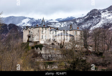 Manoir abandonné dans la montagne Banque D'Images