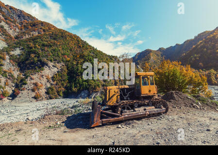 Old rusty bulldozer abandonné Banque D'Images