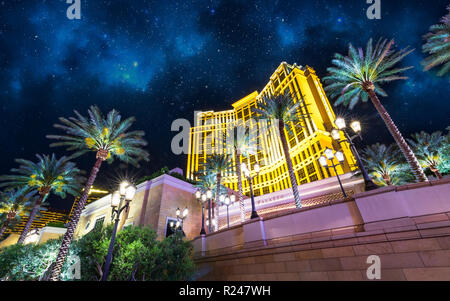 Hôtel Palazzo la nuit, le Strip, Las Vegas Boulevard, Las Vegas, Nevada, États-Unis d'Amérique, Amérique du Nord Banque D'Images