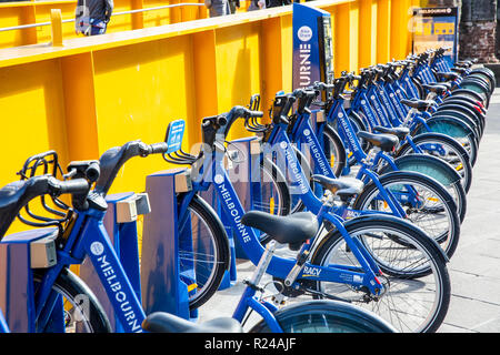 Location Melbourne bike share exploité par le gouvernement de l'état travaillant avec RACV,le centre-ville de Melbourne, Victoria, Australie Banque D'Images