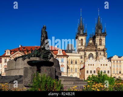 Jan Hus Monument et église Notre Dame avant Tyn, Old Town Square, Prague, UNESCO World Heritage Site, Région de la Bohême, République Tchèque, Europe Banque D'Images