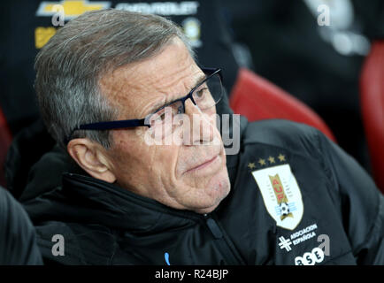 Gestionnaire de l'Uruguay Oscar Tabarez lors de la match amical à l'Emirates Stadium, Londres. Banque D'Images