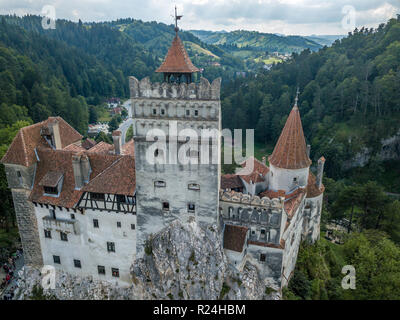 Panorama de l'antenne de château de Dracula à Bran, Transylvanie, Roumanie largement associé avec Vlad Tepes près de Brasov Banque D'Images