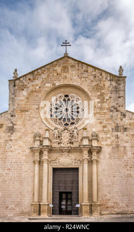 Façade de la Cathédrale, 11e siècle, dans Otranto, Pouilles, Italie Banque D'Images