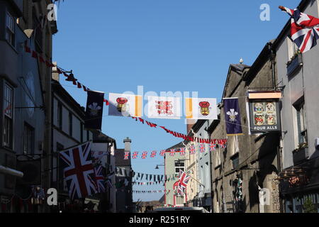 Netflixs la Couronne, Château de Caernarfon au Pays de Galles, Royaume-Uni. Le vendredi 16 novembre 2018. Le tournage a commencé aujourd'hui à Château de Caernarfon d Netflixs la Couronne, défini en 1969, elle l'investiture du Prince Charles, de crédit:Mike Clarke/Alamy Live News Banque D'Images