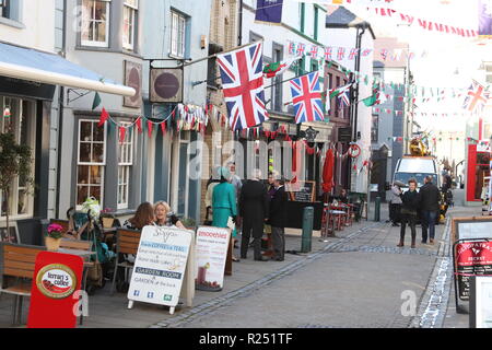 Netflixs la Couronne, Château de Caernarfon au Pays de Galles, Royaume-Uni. Le vendredi 16 novembre 2018. Le tournage a commencé aujourd'hui à Château de Caernarfon d Netflixs la Couronne, défini en 1969, elle l'investiture du Prince Charles, de crédit:Mike Clarke/Alamy Live News Banque D'Images