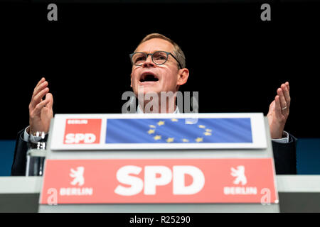Berlin, Allemagne. 16 Nov, 2018. Michael Müller (SPD), maire de Berlin, s'exprime à l'État partie de la conférence Berlin SPD. La première journée sera consacrée aux préparatifs de la 2019 élections européennes et une proposition de réformes organisationnelles au sein du parti. Credit : Christoph Soeder/dpa/Alamy Live News Banque D'Images