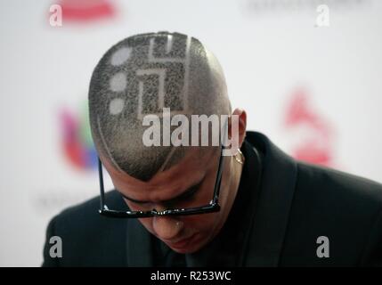 Las Vegas, NV, USA. 15 Nov, 2018. Bad Bunny aux arrivées pour 19e Latin Grammy Awards - Arrivals 3, MGM Grand Garden Arena, Las Vegas, NV le 15 novembre 2018. Credit : JA/Everett Collection/Alamy Live News Banque D'Images