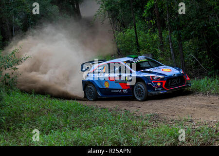 Coffs Harbour, New South Wales, Australie. 17 novembre 2018, Coffs Harbour, Nouvelle-Galles du Sud, Australie ; FIA World Rally Championship de l'Australie ; Hyundai Mobis Shell World Rally Team Hyundai i20 conduit par Hayden Paddon et conduit par Sebastian Marshall lors de l'étape 1 : Urunga Crédit d'Action Plus Sport Images/Alamy Live News Banque D'Images