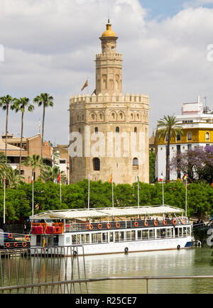 Torre del Oro et Gualdalquivir River. Séville. L'Andalousie. Espagne Banque D'Images