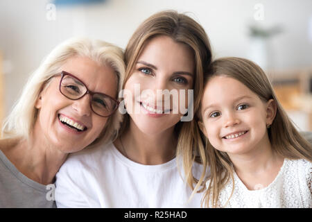 Portrait de trois générations de la famille, grand-mère, cultivée daughte Banque D'Images