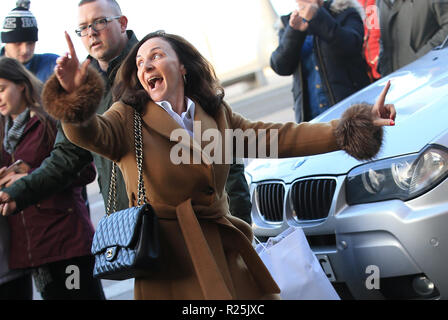 Juge Shirley Ballas arrive à Blackpool Tower Ballroom à venir de Strictly Come Dancing show du samedi soir. Banque D'Images