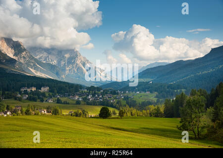 Station de ski à Cortina D Ampezzo Dolomites Tyrol du Sud, Italie Europe Banque D'Images