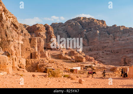 Tombes royales, ville nabatéenne Pétra, près de Wadi Musa, Jordan Banque D'Images