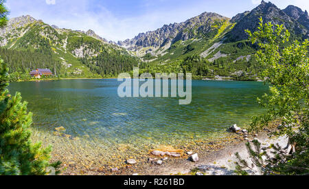 Vue panoramique pittoresque de Popradske Pleso, Hautes Tatras, en Slovaquie. Popradske pleso est un lac de montagne de glaciaire, situé sur la p Banque D'Images