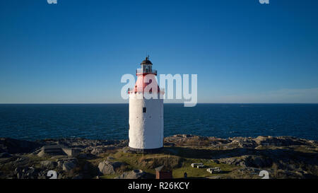 Phare de Landsort village suédois sur l'île d'Oja. Le point le plus au sud est Landsort de l'archipel de Stockholm. Banque D'Images