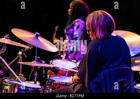 TERRI LYNE CARRINGTON joue de la batterie lors d'un hommage à Geri Allen au 61e Festival de jazz de Monterey - Monterey, Californie Banque D'Images