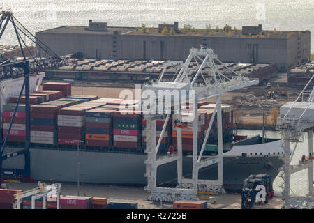 Vue aérienne d'hélicoptère de conteneurs au terminal à conteneurs GCT Bayonne, Bayonne, Jersey City, New Jersey, USA Banque D'Images