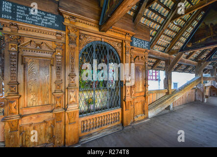 Le pont Spreuer - un vieux pont en bois couvert, avec peintures antiques sous son toit, représentant une danse de mort Banque D'Images