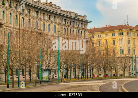 MILAN, ITALIE, JANVIER - 2018 - Hiver Journée urbaine élégante scène old style les immeubles à appartements à piazza Castello à Milan city Banque D'Images