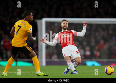 Shkodran Mustafi d'Arsenal et Ivan Cavaleiro de Wolverhampton Wanderers - Arsenal v Wolverhampton Wanderers, Premier League, Emirates Stadium, Londo Banque D'Images