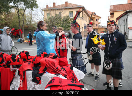 L'Écosse fans acheter l'Albanie à son effigie devant l'UEFA, la Ligue des Nations Unies Groupe C1 match à la Loro Borici Stadium, Shkoder. Banque D'Images