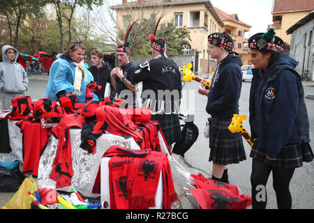 L'Écosse fans acheter l'Albanie à son effigie devant l'UEFA, la Ligue des Nations Unies Groupe C1 match à la Loro Borici Stadium, Shkoder. Banque D'Images