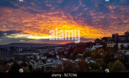 Vue panoramique du centre-ville de Stuttgart, Allemagne comme vu de Killesberg, un riche quartier de Stuttgart Banque D'Images