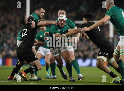 Rory l'Irlande mieux abordés par la Nouvelle-Zélande Ryan Crotty(à gauche) et Ardie Savea match international au cours de l'automne à l'Aviva Stadium de Dublin. Banque D'Images