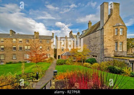 ST ANDREWS FIFE ECOSSE JARDINS ET PLANTES AUTOUR DE LA BIBLIOTHÈQUE Banque D'Images