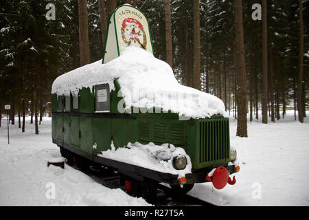 Vilnius, Lituanie - Jan 07, 2011 : PD-1 draisine soviétique (speeder) à Grutas Park (Gruto parkas), un jardin de sculptures de statues de l'ère soviétique et une Banque D'Images