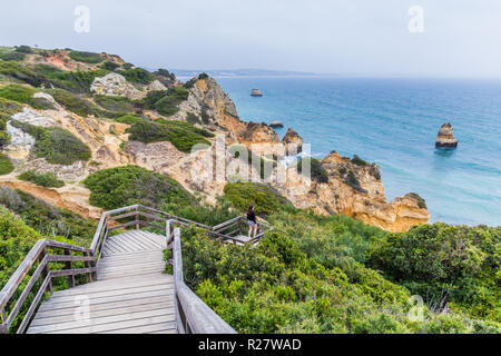 Plage idyllique de Praia do Camilo, proche de Lagos, en Algarve au Portugal Banque D'Images