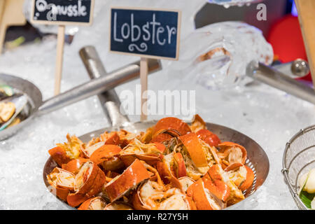 Fruits de mer homard canadien sur la glace Banque D'Images