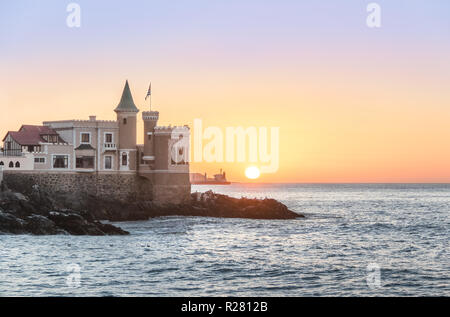 Wullf (Château Castillo Wulff) au coucher du soleil - Vina del Mar, Chili Banque D'Images