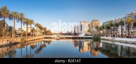 Vue panoramique de l'Estero river au coucher du soleil - Vina del Mar, Chili Banque D'Images