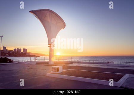 Caleta Abarca Beach au coucher du soleil - Vina del Mar, Chili Banque D'Images