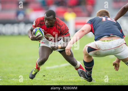 Marseille, France. 17 novembre 2018. Match de qualification pour la Coupe du Monde de Rugby 2019 au Japon entre Hong Kong et le Kenya le 17.11.2018 à Marseille. Colman étaient (Kenya, 2) est attaqué par Jack Parfitt (Hong Kong, 18). Dpa : Crédit photo alliance/Alamy Live News Banque D'Images