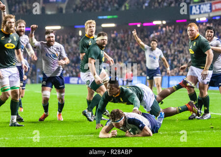 Le stade de Murrayfield, Edinburgh, UK. 17 novembre, 2018. Rugby Union, série internationale d'automne, l'Ecosse contre l'Afrique du Sud ; Hamish Watson d'Écosse marque un essai : Action Crédit Plus Sport/Alamy Live News Banque D'Images