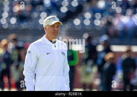 Winston-Salem, NC, USA. 17 novembre, 2018. Wake Forest Demon diacres l'entraîneur-chef Dave Clawson avant le match de football du CAC à BB&T Field à Winston-Salem, NC. (Scott Kinser/Cal Sport Media) Credit : csm/Alamy Live News Banque D'Images