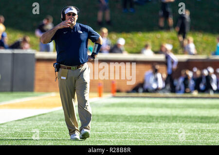 Winston-Salem, NC, USA. 17 novembre, 2018. Pittsburgh Panthers l'entraîneur-chef Pat Narduzzi dans le football du CAC se rencontreront à BB&T Field à Winston-Salem, NC. (Scott Kinser/Cal Sport Media) Credit : csm/Alamy Live News Banque D'Images