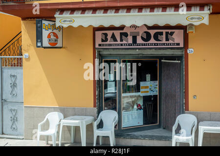 SARDAIGNE, ITALIE - 22 MAI 2018 : petit bar Banque D'Images