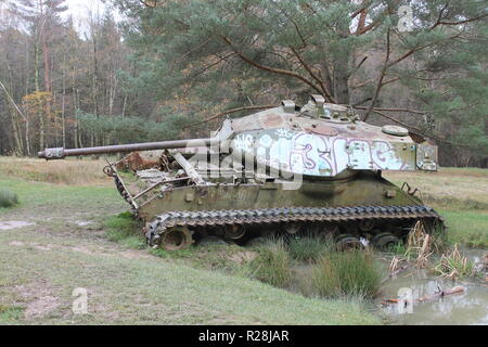 Un Kaputter tank sur le terrain, sur la zone d'entraînement à l'ami en Allemagne. Banque D'Images